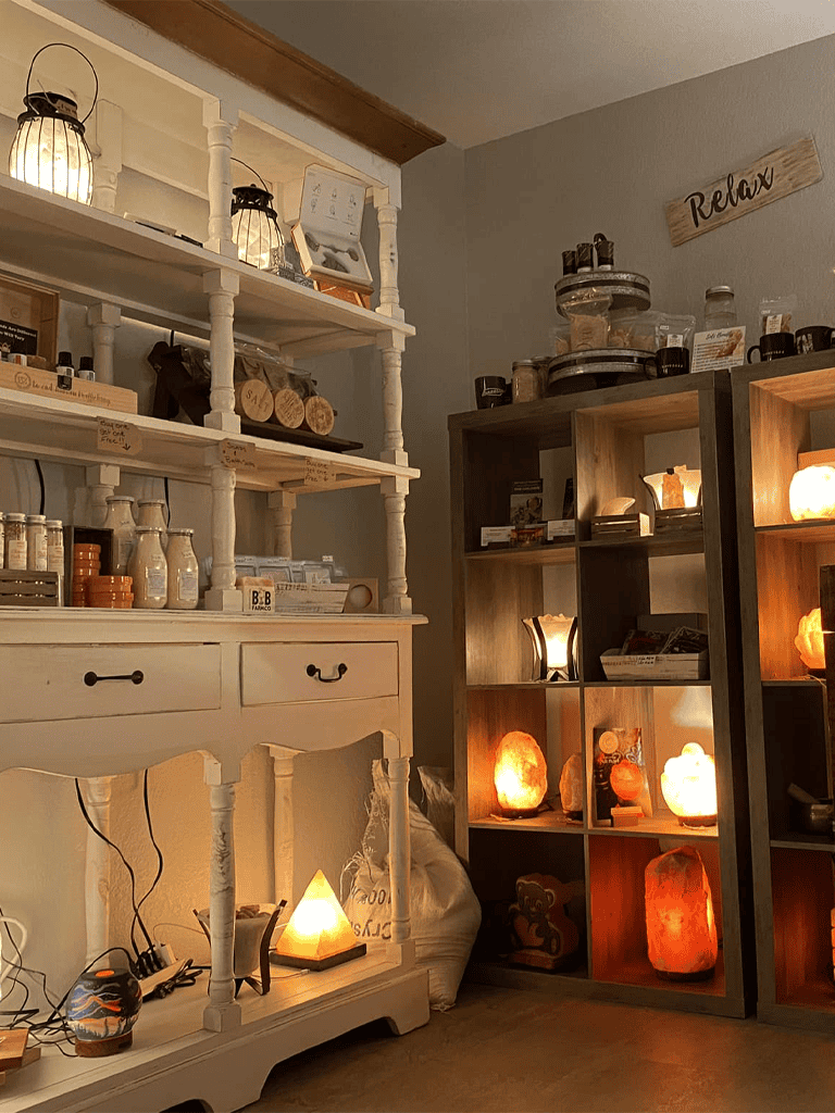 Warm salt lamps and cozy decor create a relaxing ambiance at QuestForDirections.