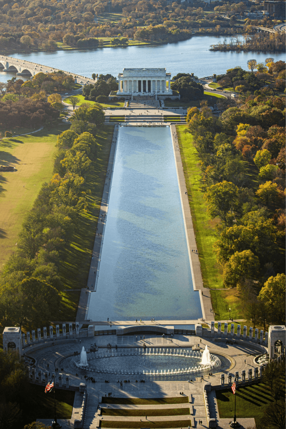 Washington Monument and Reflecting Pool, guided tours, history, national landmarks, sightseeing, educational travel.