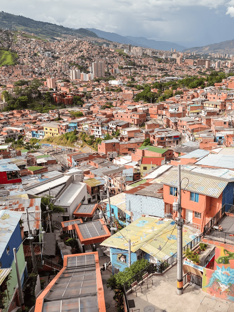 Hillside neighborhood in Colombia with colorful houses and urban landscape.