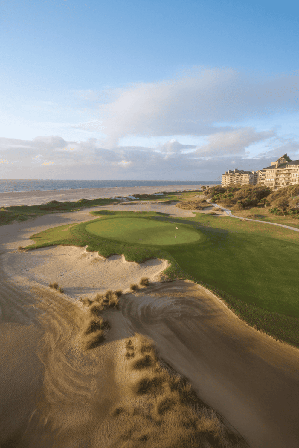 Seaside golf course with ocean view, lush green fairway, and coastal dunes. Perfect destination for golf enthusiasts and beach lovers.