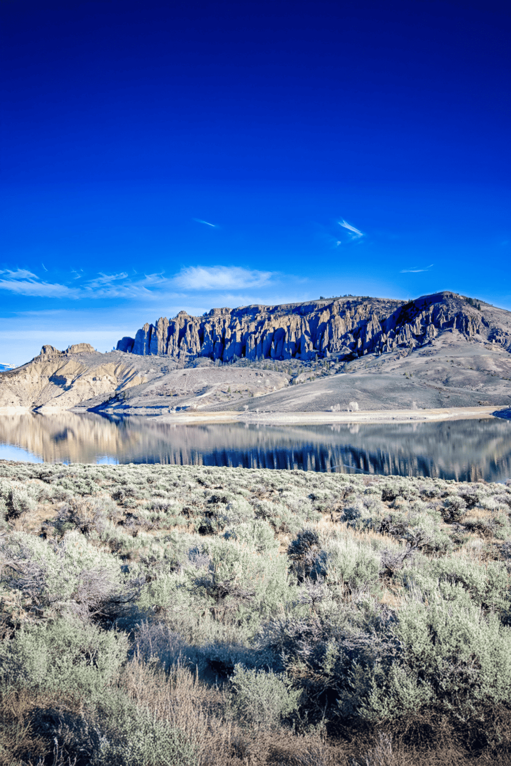 Breathtaking mountain landscape and calm lake with clear reflection, perfect for nature and outdoor adventure seekers.