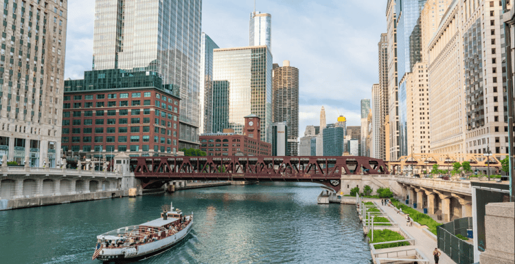 90-Minute Chicago River Architecture Tour