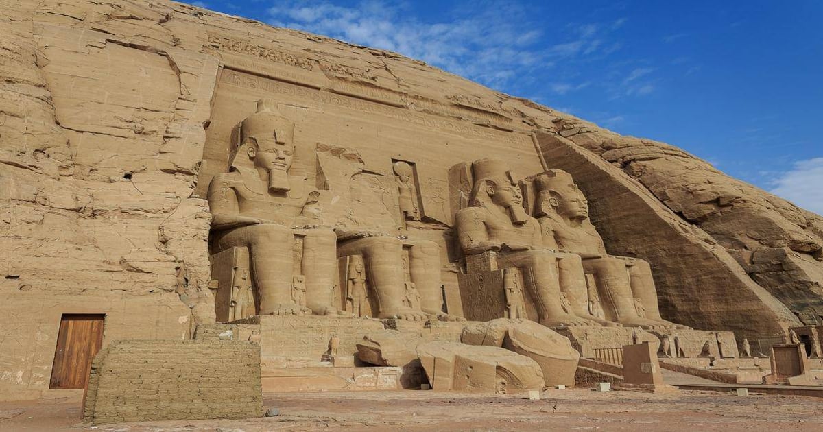 Ancient Egyptian colossal statues at Abu Simbel, a UNESCO World Heritage site, showcasing Egypt’s monumental history.